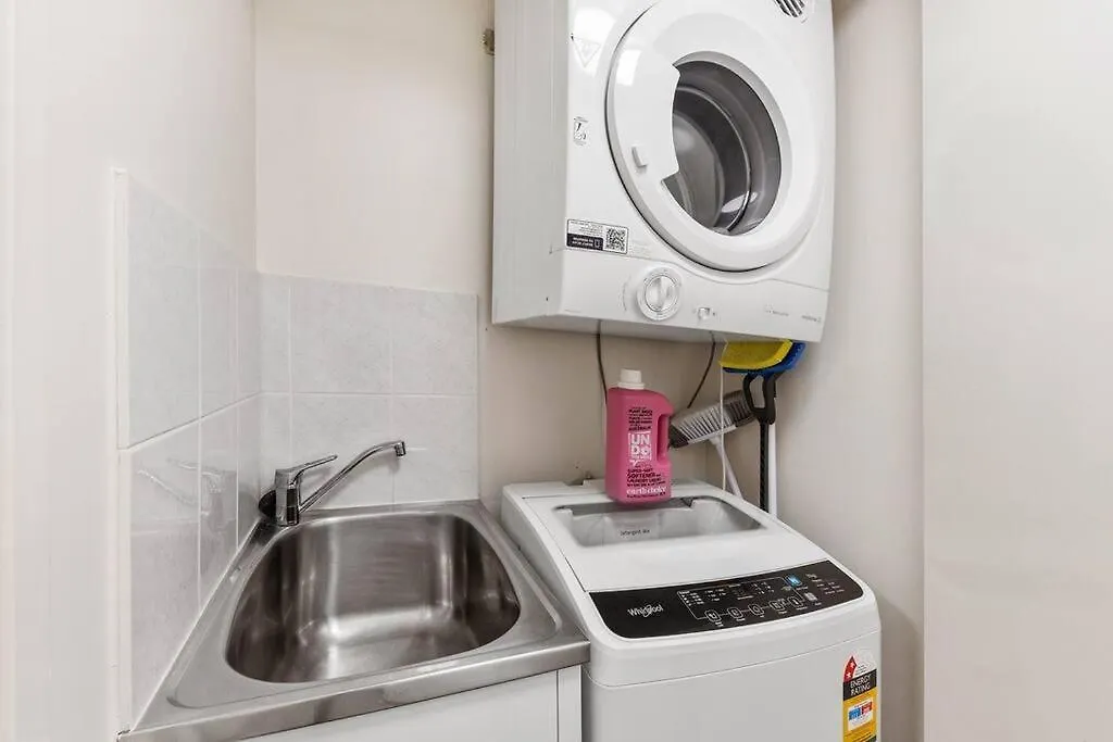 Apartment Broadbeach Beauty Walk To Beach & Free Parking Gold Coast