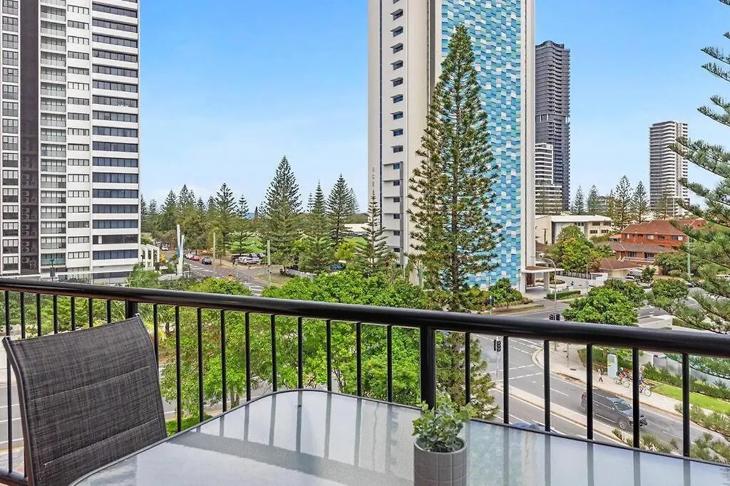 Broadbeach Beauty Walk To Beach & Free Parking Gold Coast