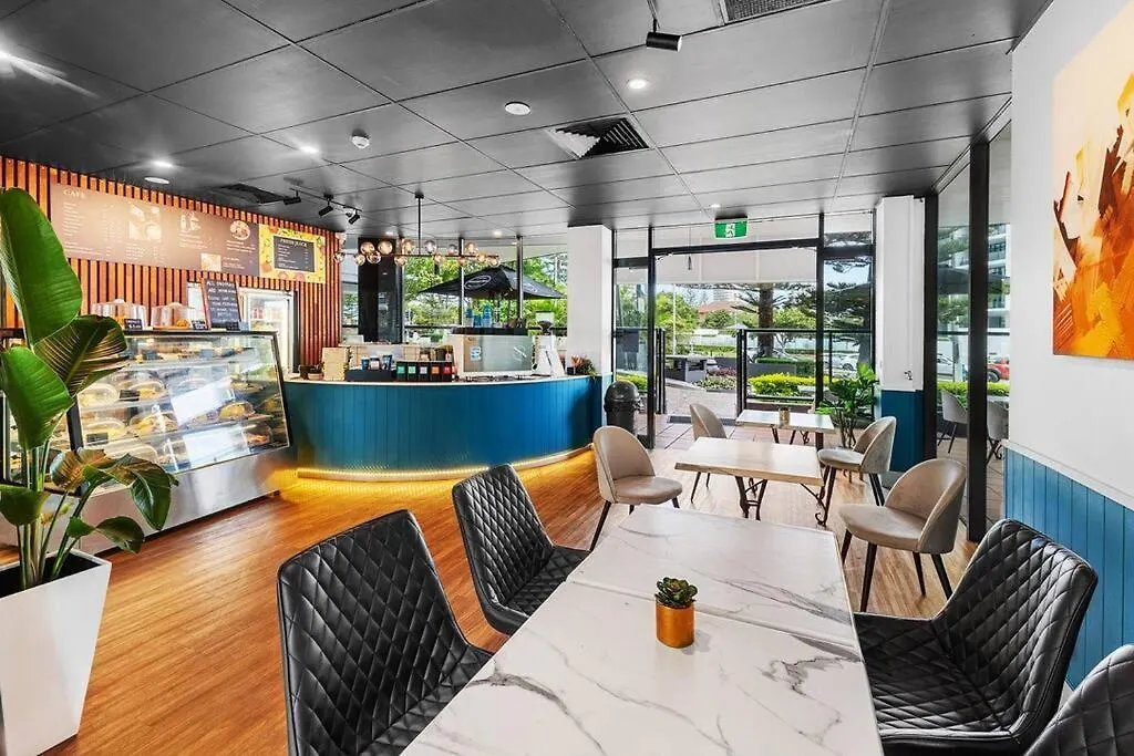 Broadbeach Beauty Walk To Beach & Free Parking Gold Coast Australia